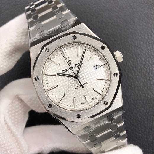 ZF重新定义！爱彼皇家橡树15400系列！解决长久以来各大厂家都无法突破的难题
【技术突破】
1️⃣.解决厚度问题，采用9015机芯改爱彼 商品图1