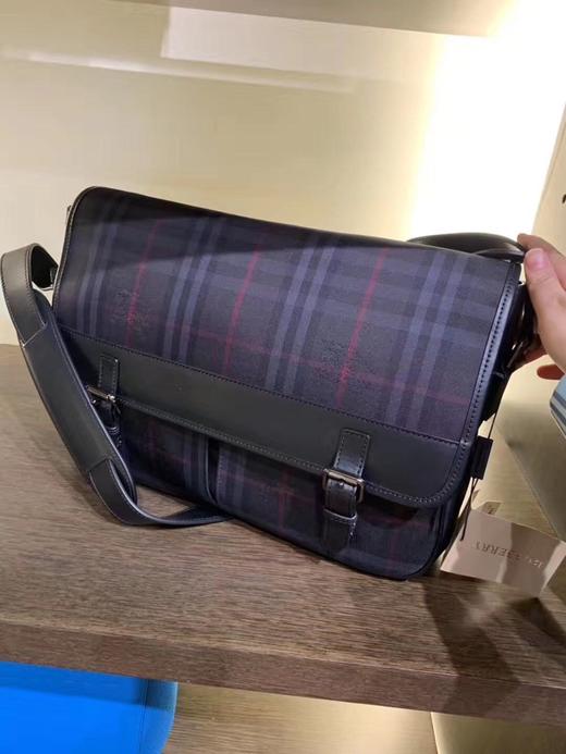 burberry/巴宝莉 战马格纹翻盖邮差包单肩斜挎男包