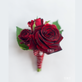 《心上》红玫瑰胸花