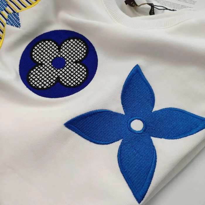 lv路易威登经典四叶草绣花秋款新品卫衣