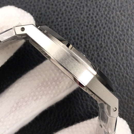 ZF重新定义！爱彼皇家橡树15400系列！解决长久以来各大厂家都无法突破的难题
【技术突破】
1️⃣.解决厚度问题，采用9015机芯改爱彼 商品图5