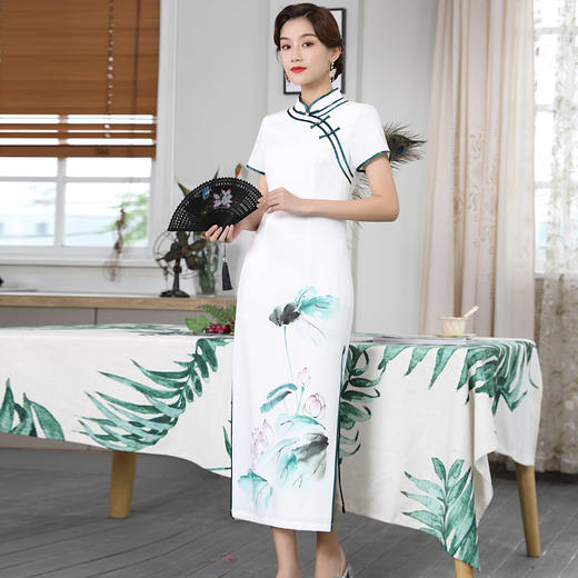 DLQ-A2519白色日常走秀高端演出服真丝旗袍裙（可定制） 商品图1