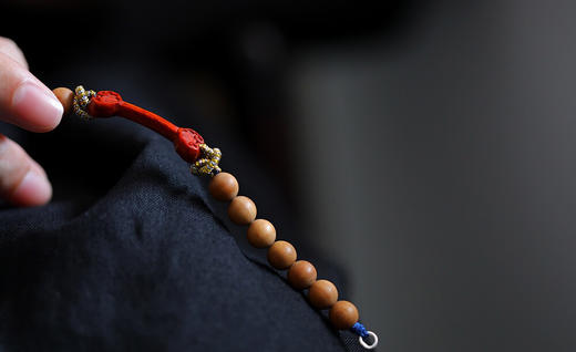 【青山特惠】原创设计-老山檀0.8*14颗搭配紫檀如意925纯银锁扣  手串 y42 商品图5