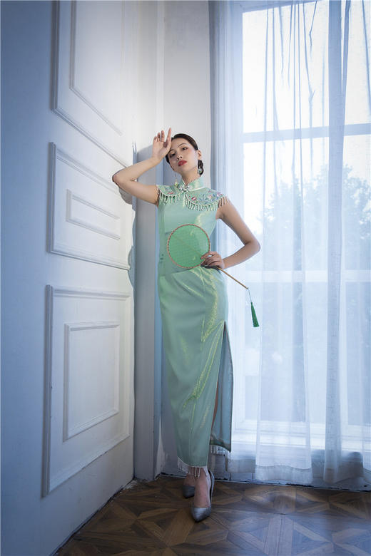 荷言HEYEN 晔夏 进口珠光缎面料+刺绣+钉珠流苏手工高级定制 商品图1