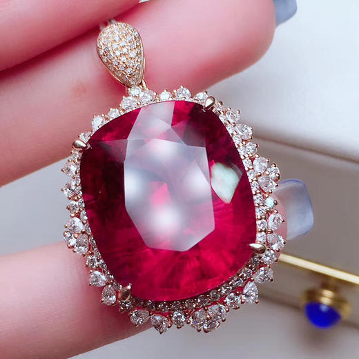 大克拉碧玺大吊坠主石3065克拉艳丽玫红色晶体干净通透火彩切工都非常