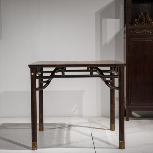 清红木霸王枨铜套足八仙桌