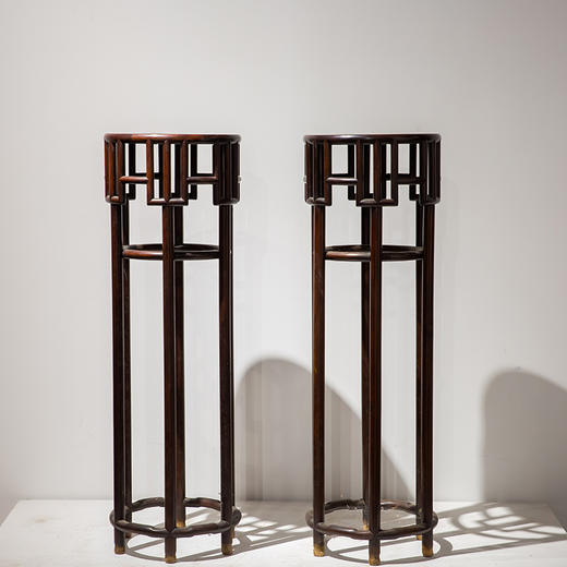 清代  红木攒牙子六足圆花几（一对） 商品图0