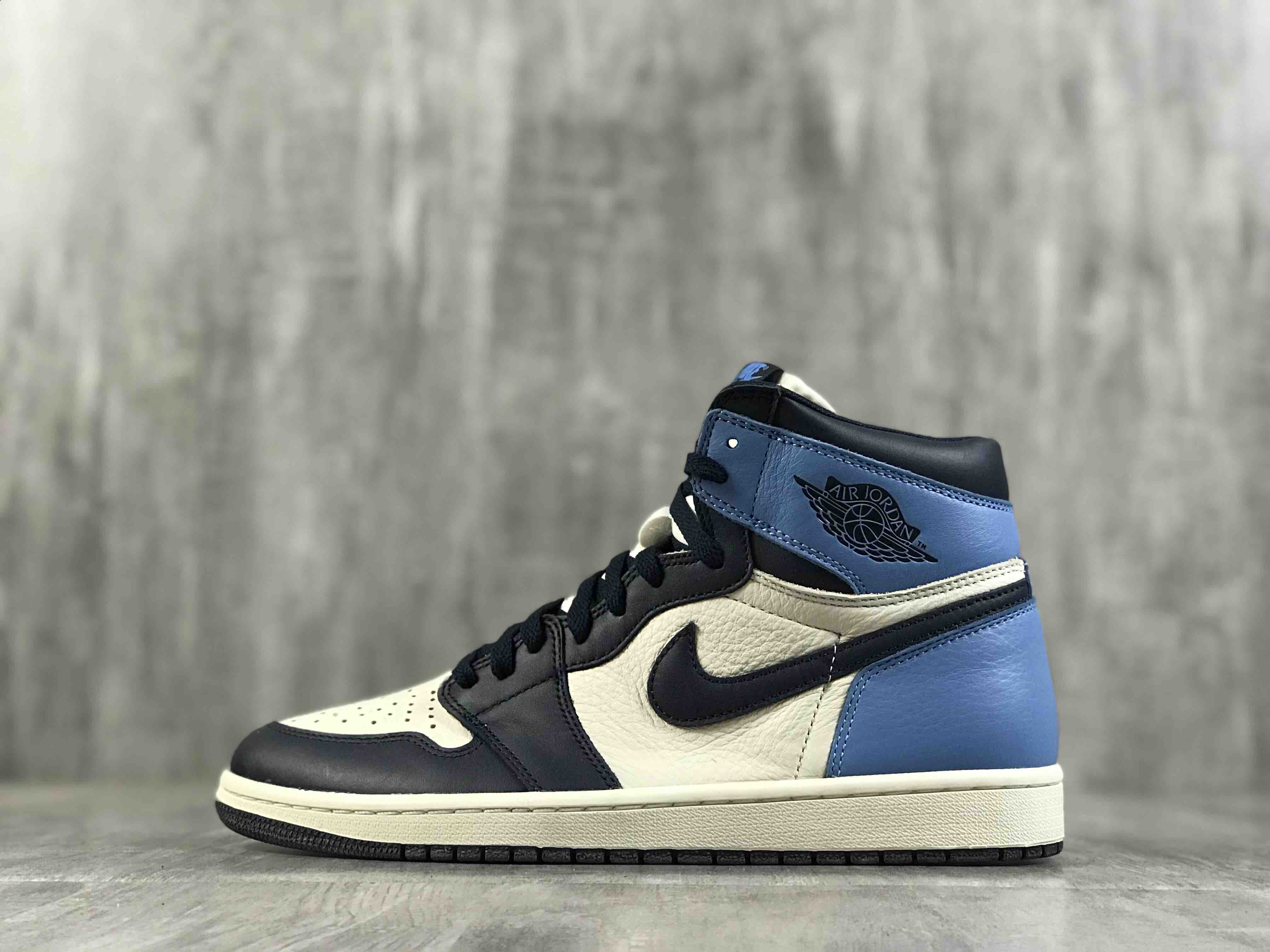 只有36365码年末特价aj1北卡蓝黑曜石