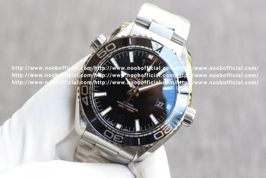 VS欧MEGA欧茄SEAMASTER海马系列海洋宇宙600米600m同轴至臻天文台表43.5mm潜水表215.30.44.21.01.002拉丝表壳局部抛光处理 黑色陶瓷表圈雕刻计时刻度电镀反光银色 商品图9