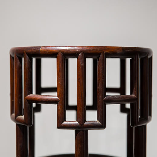 清代  红木攒牙子六足圆花几（一对） 商品图1