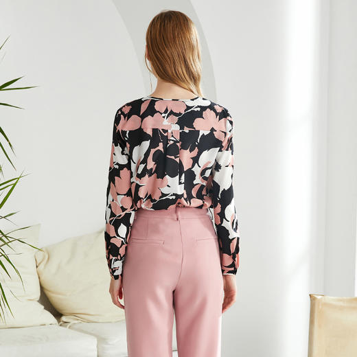 EITIE爱特爱秋季时尚通勤百搭显瘦系带减龄印花H版上衣女6013709 商品图6