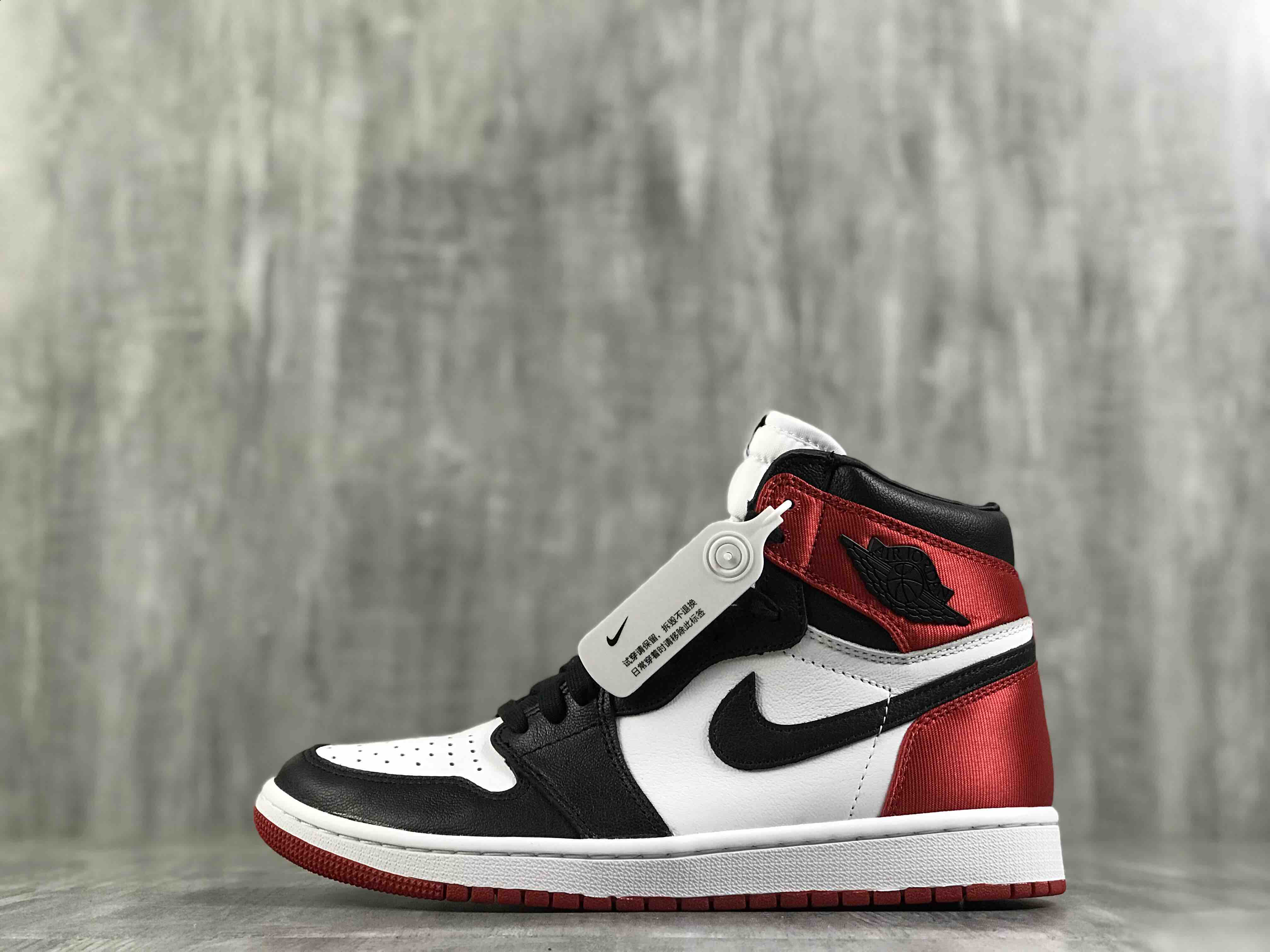 年末特价aj1红丝绸黑脚趾