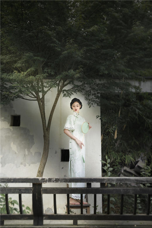 【明星同款】荷言HEYEN 香屏梦 非遗花罗真丝荷叶袖旗袍 商品图4