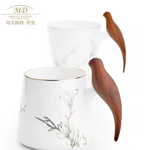 玛戈隆特新品进博盛宴幸福小鸟对杯木把手家用骨瓷情侣对杯礼盒 商品图1