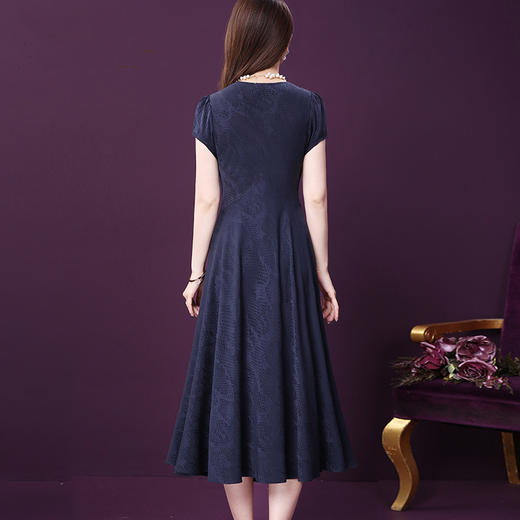 WXY-W-XY-1300真丝  新款V领高贵阔太太中年女士韩版简约A字裙 商品图1