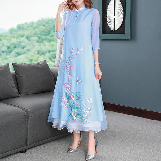 YFN-1079 2020新款刺绣宽松A字连衣裙 商品图0