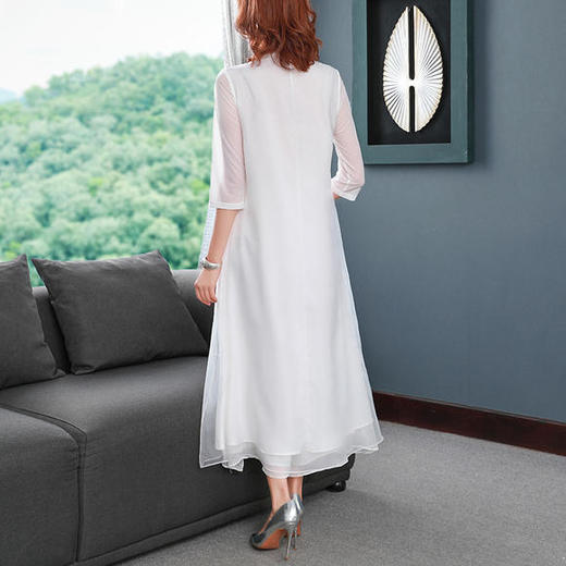 YFN-1079 2020新款刺绣宽松A字连衣裙 商品图3