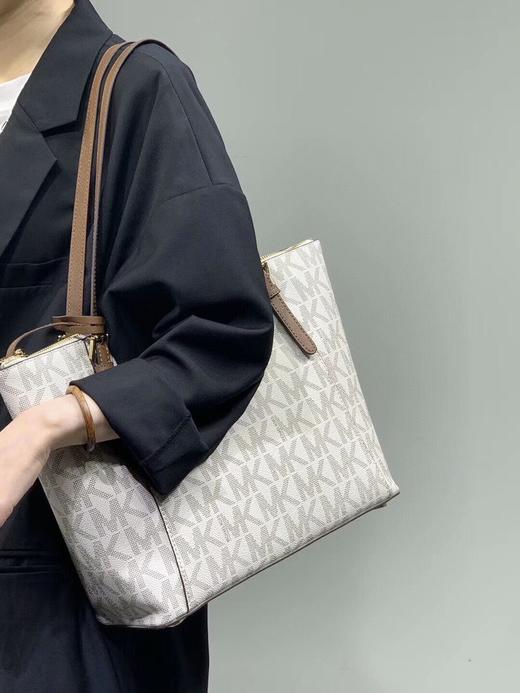 点此购买mk大容量单肩托特包十一152439