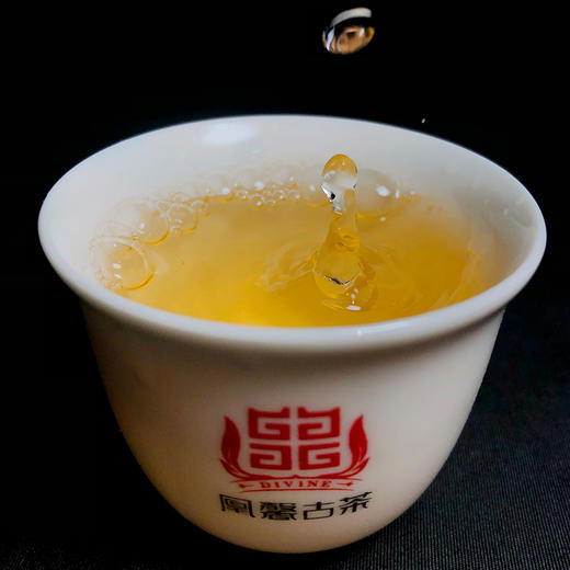 凰馨古茶【珍藏贡茶有机茶】普洱生茶2022年古树春茶357克. 商品图1