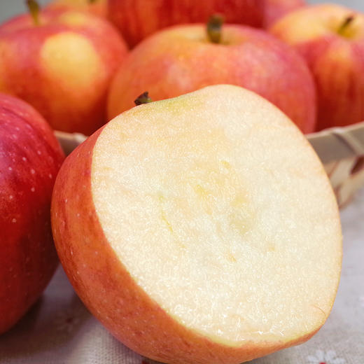 新鲜红苹果高山加力果甜脆爽口咀嚼无残渣满满饱腹感佳丽小苹果