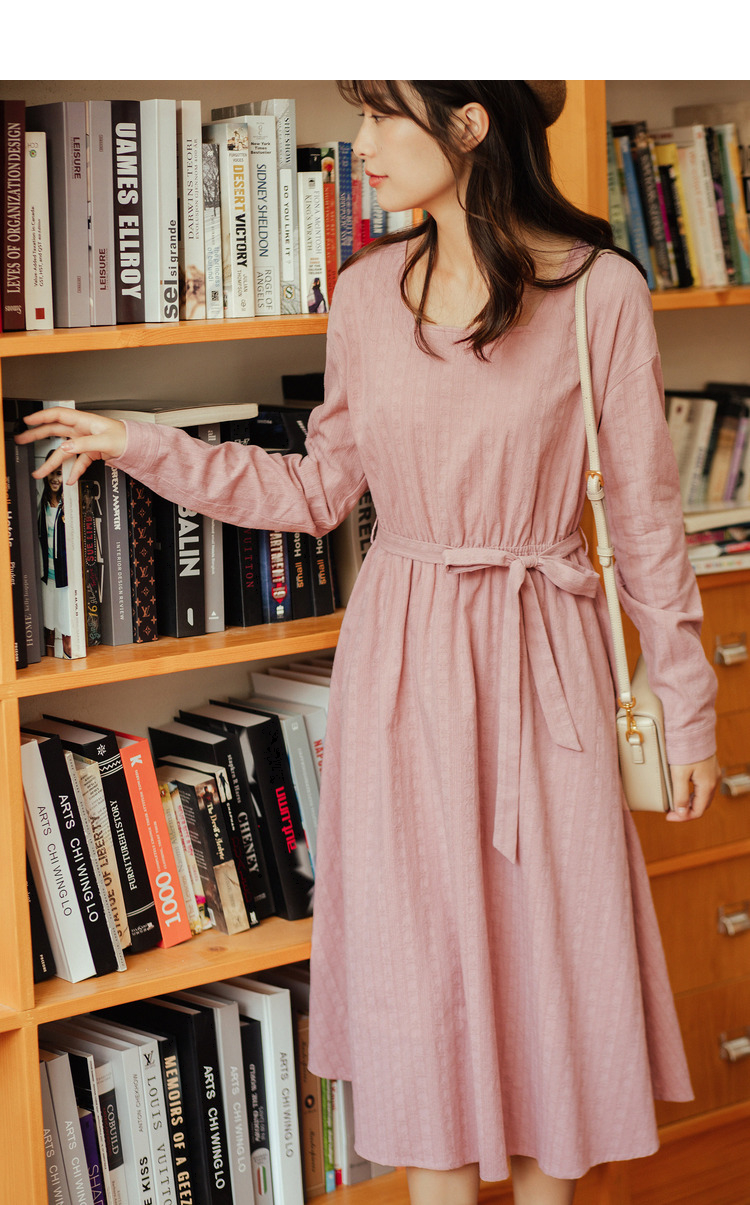 茵曼2020秋装新款法式方领提花长袖连衣裙女素色优雅显瘦复古收腰