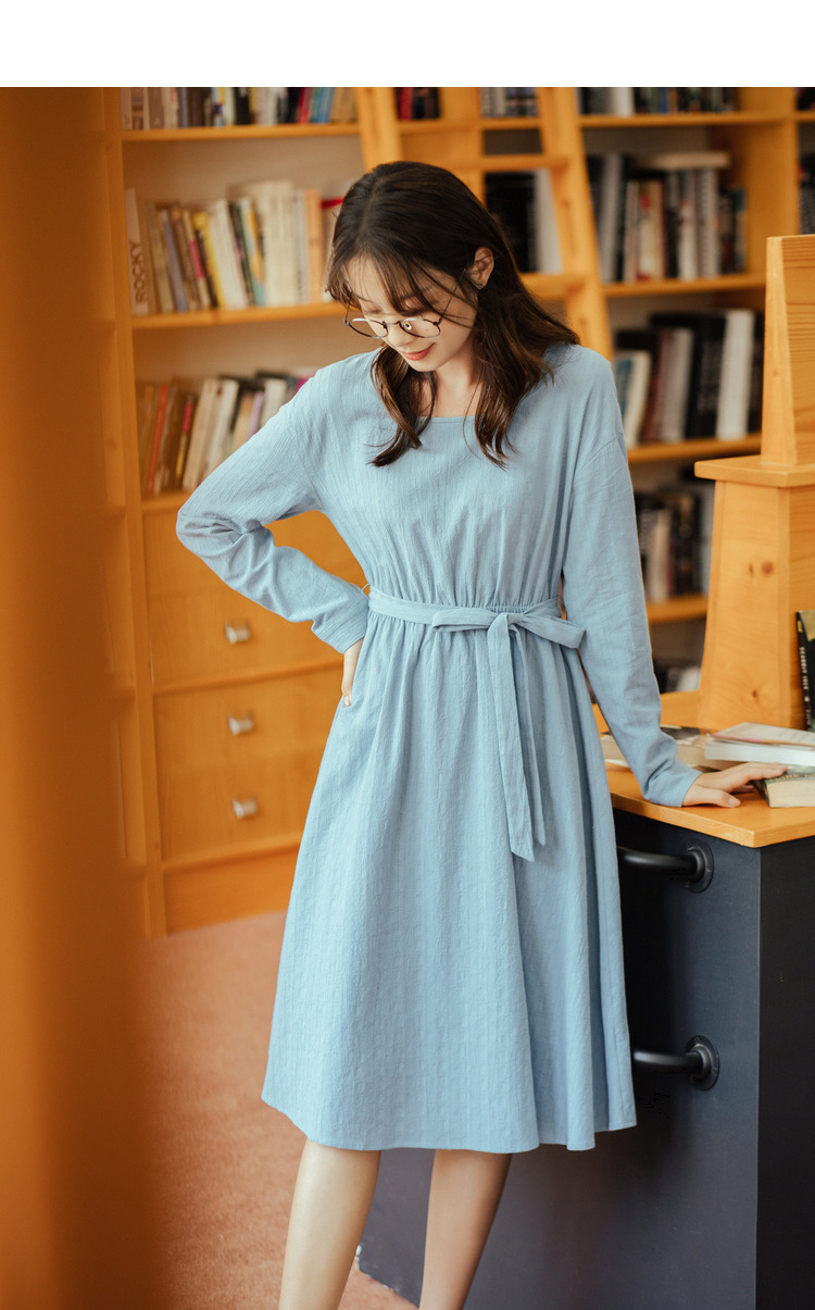 茵曼2020秋装新款法式方领提花长袖连衣裙女素色优雅显瘦复古收腰