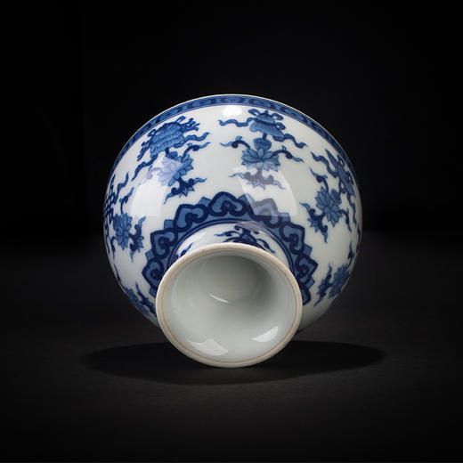 青花八宝如意纹品茗杯