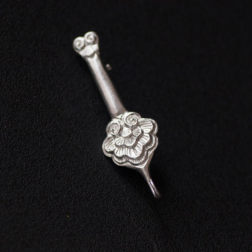 银花挂胸针手工錾刻洁白素雅