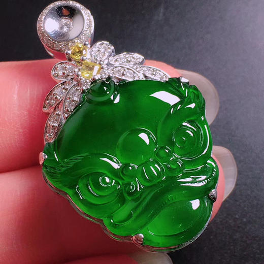 冰种帝王绿招财貔貅吊坠特惠翡翠冰种帝王绿色辣冰透水润饱满质量一流