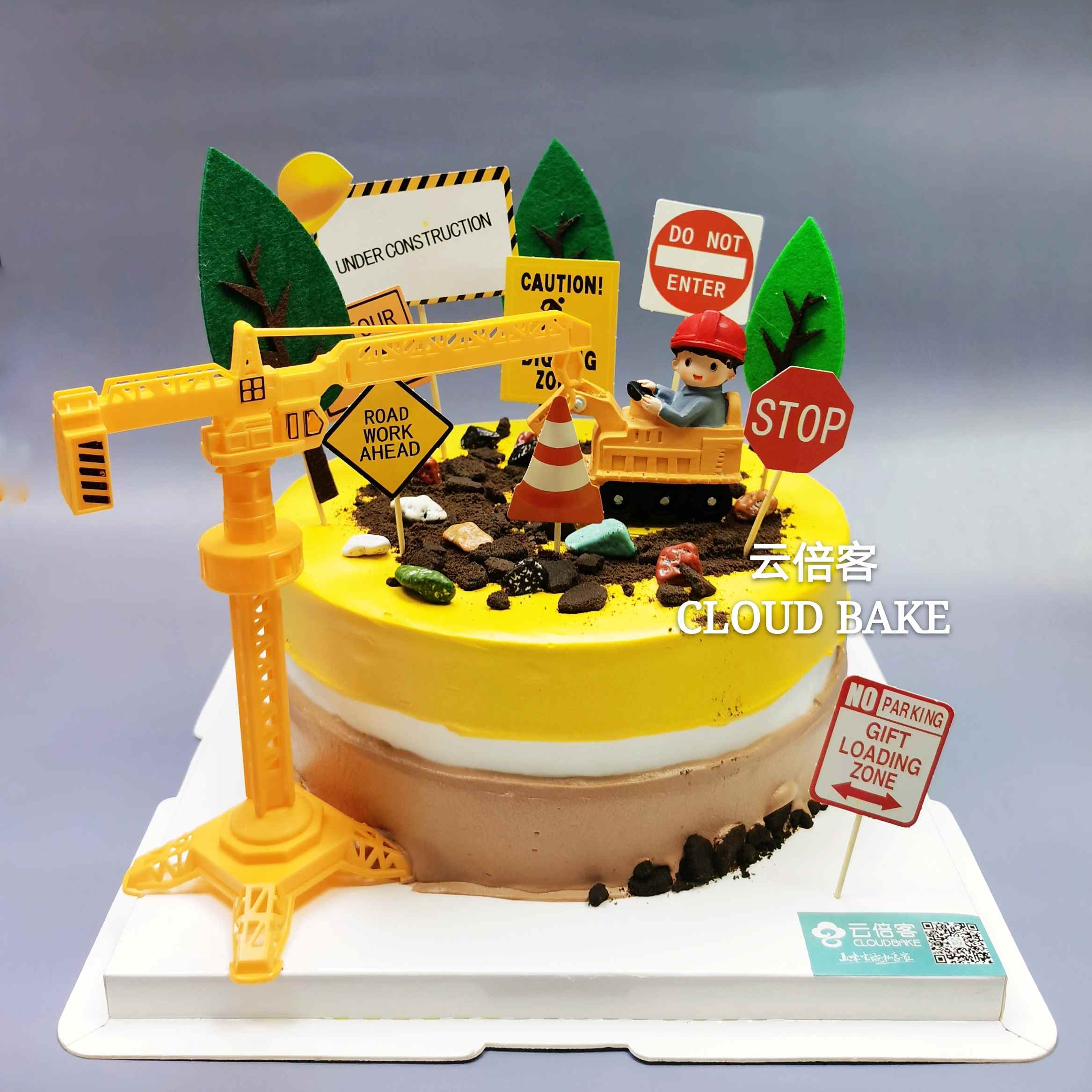 【开工程车的男孩】