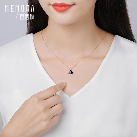 【积分抵值】小礼物（银杏叶）玫瑰色18K金钻石项链KN2498 商品图5