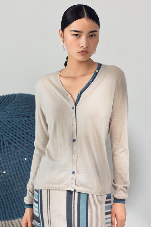 秋冬 V领精纺羊绒女开衫 SJF92W134N 商品图1