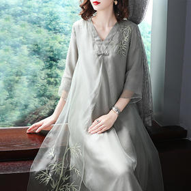BR-SM18230新款真丝V领绣花宽松连衣裙