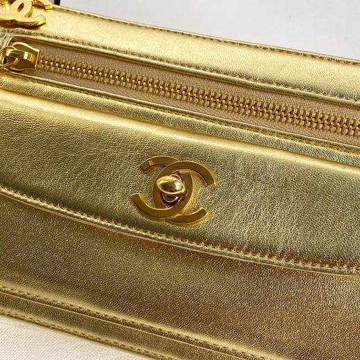 chanel香奈儿漆金手拿包