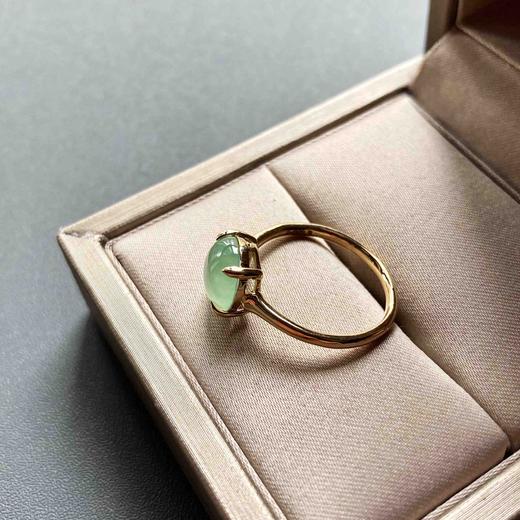 高冰种淡晴水翡翠蛋面戒指18k黄金镶嵌 商品图7