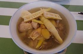 周三取货：【天目扁尖】一箱毛重3.3斤左右，江南人都非常爱的，长在深山，纯净无污染！