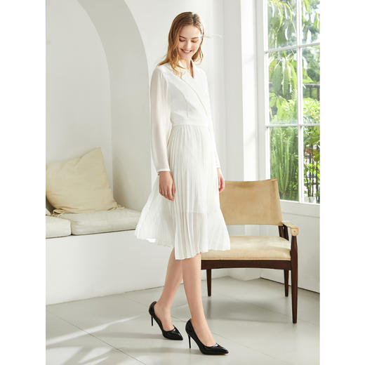 故障 EITIE爱特爱秋季新款时尚通勤洋气翻领收腰显瘦百褶连衣裙女6007719 商品图1