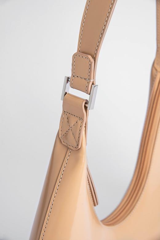 By Far 奶油色Amber月牙包 商品图3