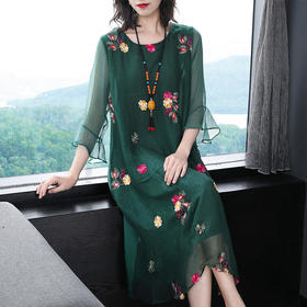 XTH-民族风宽松大码绣花连衣裙