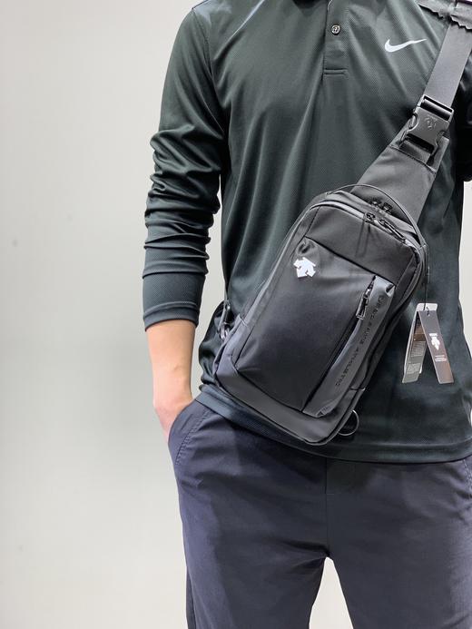 点此购买 迪桑特男女运动胸包腰包 左152911