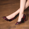 XYSM-D37-2B新款尖头复古印花真皮马蹄跟粗跟旗袍鞋 商品缩略图2