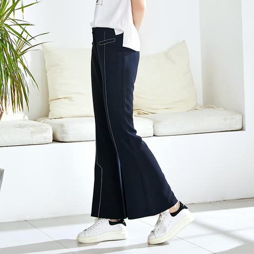 EITIE爱特爱秋季新款时尚显瘦洋气明线装饰喇叭长裤女休闲裤6005707 商品图5