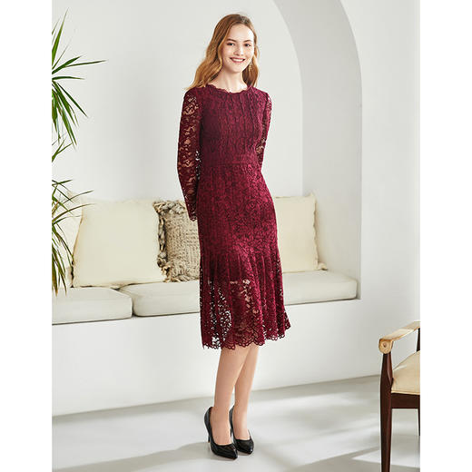 EITIE爱特爱秋季新款洋气优雅圆领蕾丝钩花收腰百褶连衣裙女6007728 商品图1