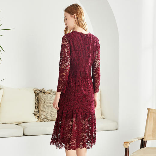 EITIE爱特爱秋季新款洋气优雅圆领蕾丝钩花收腰百褶连衣裙女6007728 商品图6