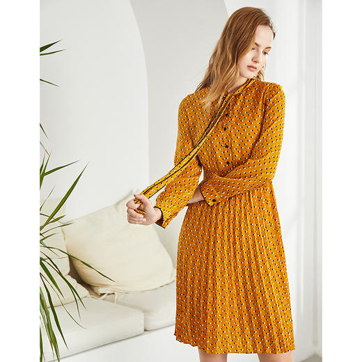 EITIE爱特爱秋季新款时尚洋气系带收腰显瘦百褶印花连衣裙女6007731 商品图2