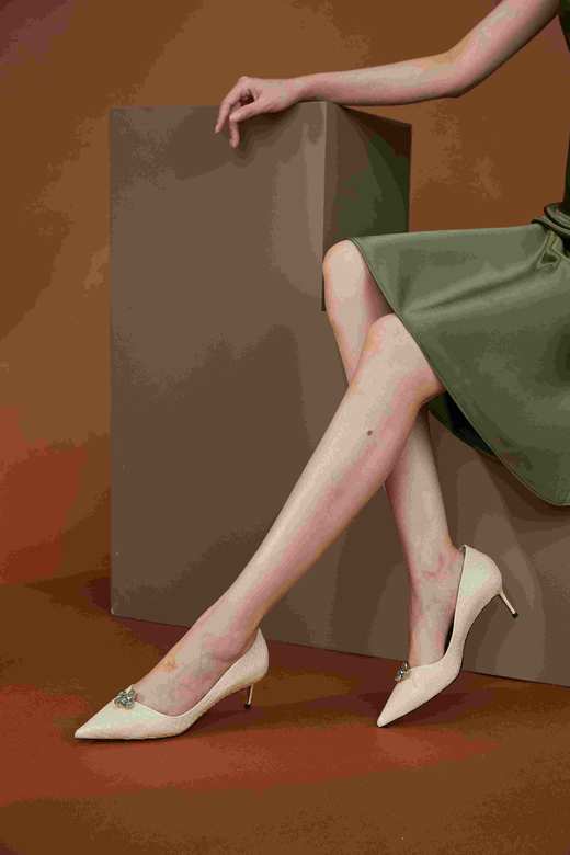 Westory新款中跟尖头时尚钻饰优雅W20CE70101 商品图2