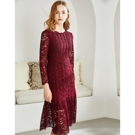 EITIE爱特爱秋季新款洋气优雅圆领蕾丝钩花收腰百褶连衣裙女6007728 商品图2