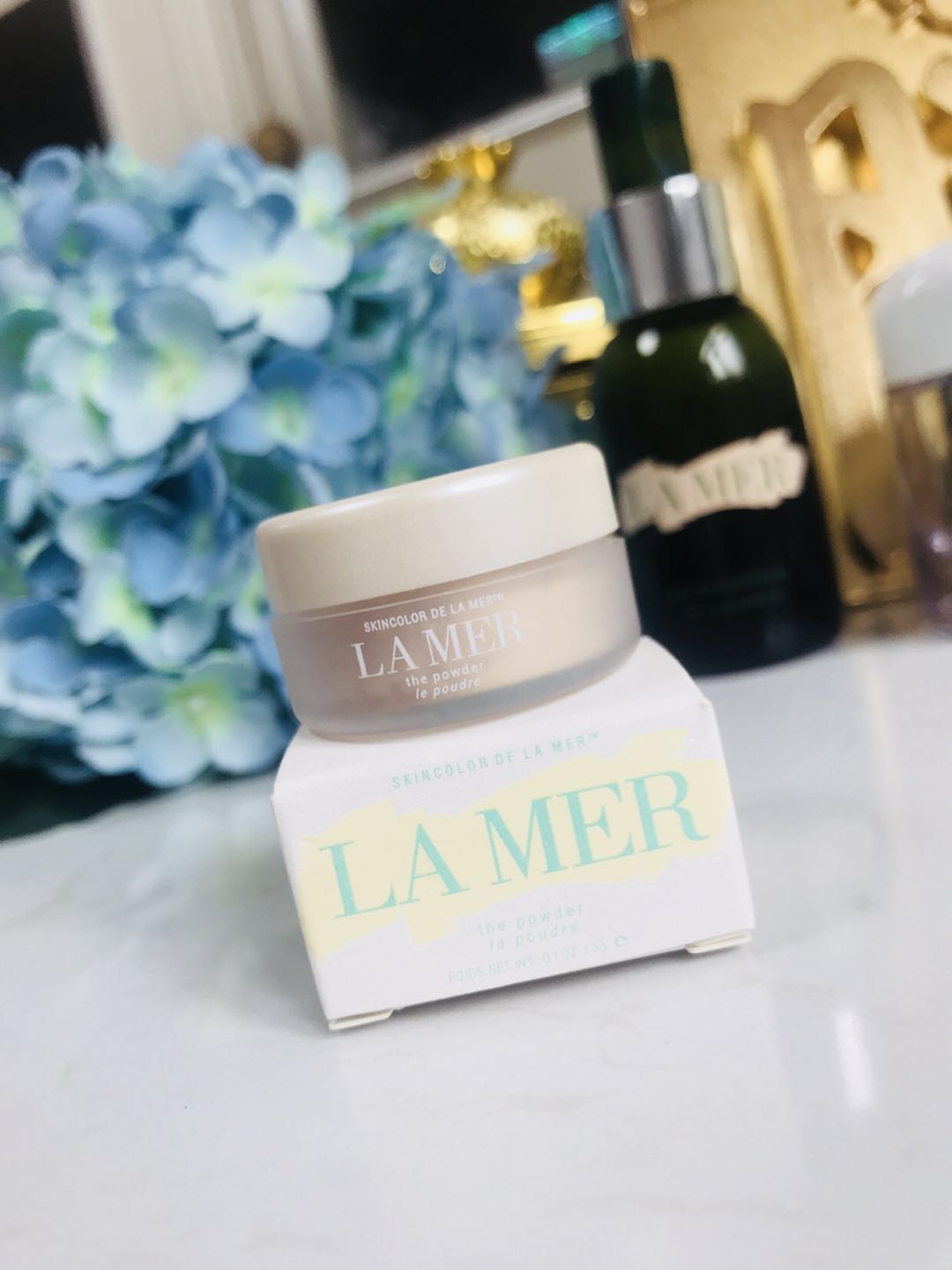 正装定价900 LAMER/海蓝之谜轻柔轻盈散粉3g 中小样 带粉扑 粉质超细腻 珠光修容 空气啫哩 让妆容更通透 持久不脱妆 轻盈无负担 不浮粉不起皮 肌肤呈现细腻光泽搪瓷质感 ！4个包邮