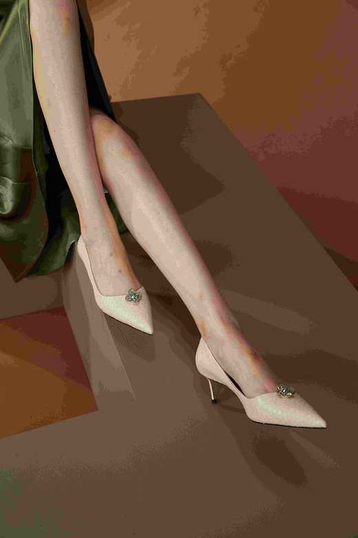 Westory新款中跟尖头时尚钻饰优雅W20CE70101 商品图1