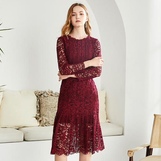 EITIE爱特爱秋季新款洋气优雅圆领蕾丝钩花收腰百褶连衣裙女6007728 商品图4